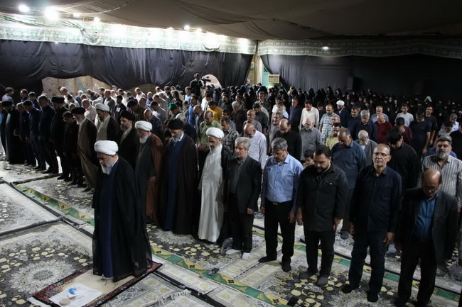 مراسم تعویض پرچم گنبد امامزاده موسی مبرقع(ع) در آستانه شهادت امام جواد(ع)