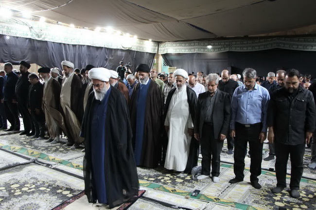 مراسم تعویض پرچم گنبد امامزاده موسی مبرقع(ع) در آستانه شهادت امام جواد(ع)