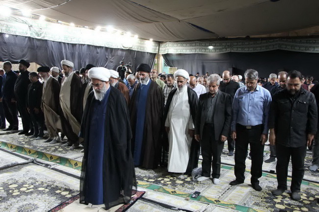 مراسم تعویض پرچم گنبد امامزاده موسی مبرقع(ع) در آستانه شهادت امام جواد(ع)