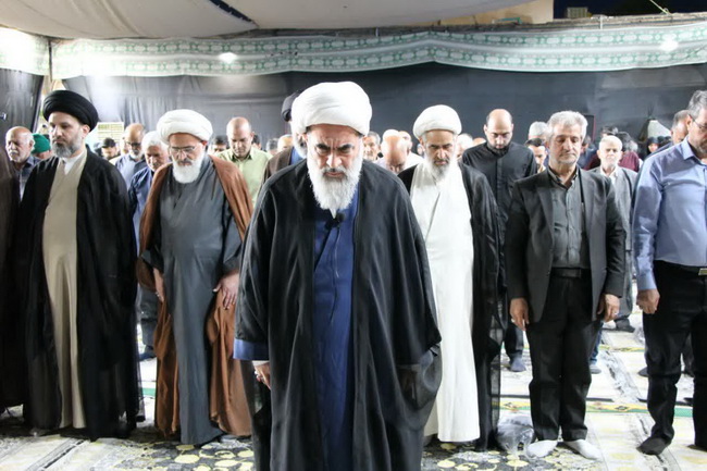 مراسم تعویض پرچم گنبد امامزاده موسی مبرقع(ع) در آستانه شهادت امام جواد(ع)