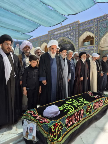 اقامه نماز بر پیکر یکی از علمای شهر نکا