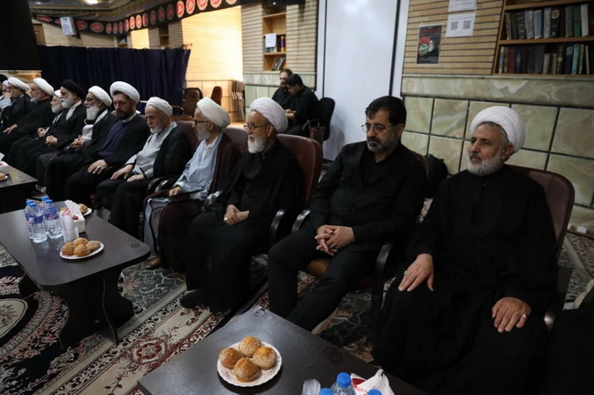 مراسم بزرگداشت رهبر شهید در مرکز فقهی ائمه اطهار(ع)