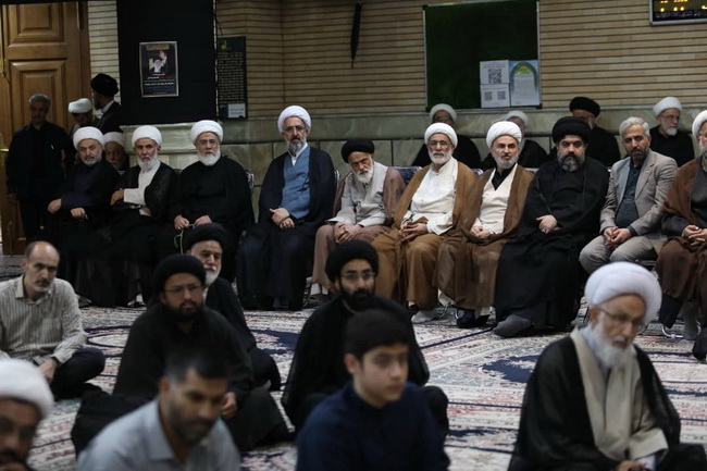 مراسم بزرگداشت رهبر شهید در مرکز فقهی ائمه اطهار(ع)