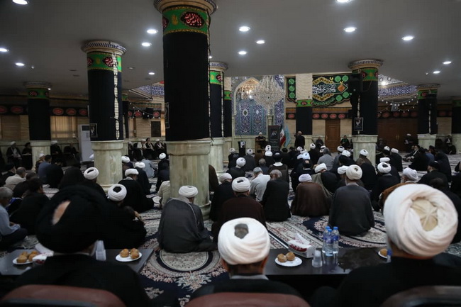 مراسم بزرگداشت رهبر شهید در مرکز فقهی ائمه اطهار(ع)