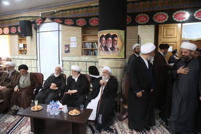 مراسم بزرگداشت رهبر شهید در مرکز فقهی ائمه اطهار(ع)
