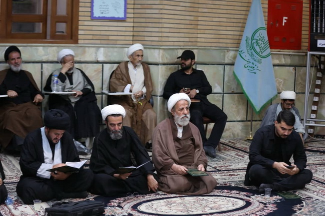 مراسم بزرگداشت رهبر شهید در مرکز فقهی ائمه اطهار(ع)