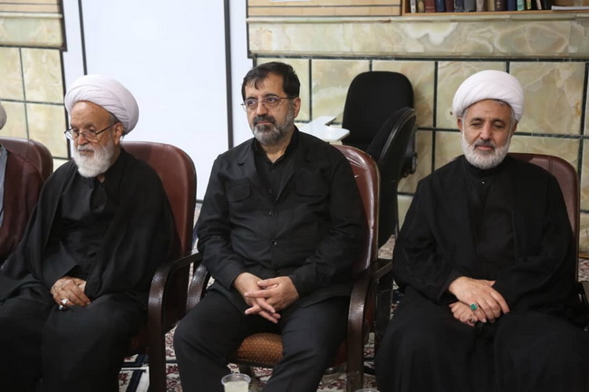 مراسم بزرگداشت رهبر شهید در مرکز فقهی ائمه اطهار(ع)