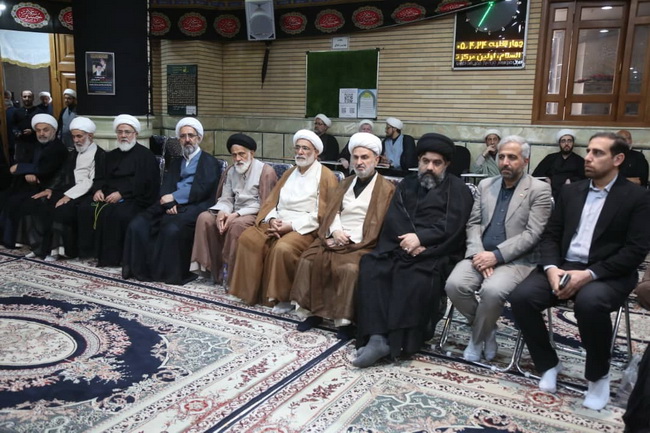 مراسم بزرگداشت رهبر شهید در مرکز فقهی ائمه اطهار(ع)