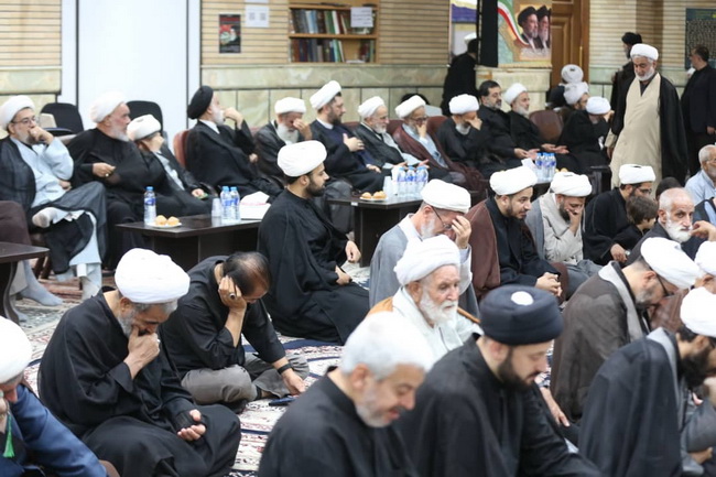 مراسم بزرگداشت رهبر شهید در مرکز فقهی ائمه اطهار(ع)