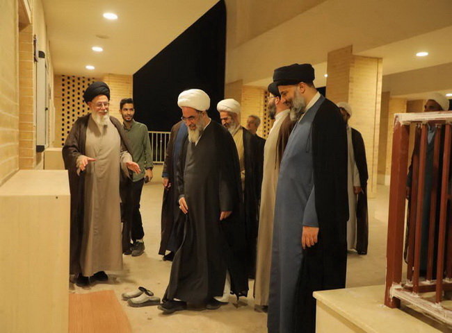 استقبال آیت الله سید مدرسی و سید حسين حسینی مدیر حوزه علمیه استان یزد و دیگر مسئولین نهادهای فرهنگی