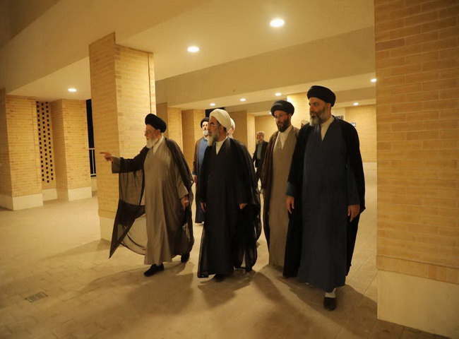 استقبال آیت الله سید مدرسی و سید حسين حسینی مدیر حوزه علمیه استان یزد و دیگر مسئولین نهادهای فرهنگی