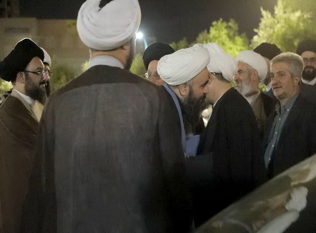 استقبال آیت الله سید مدرسی و سید حسين حسینی مدیر حوزه علمیه استان یزد و دیگر مسئولین نهادهای فرهنگی
