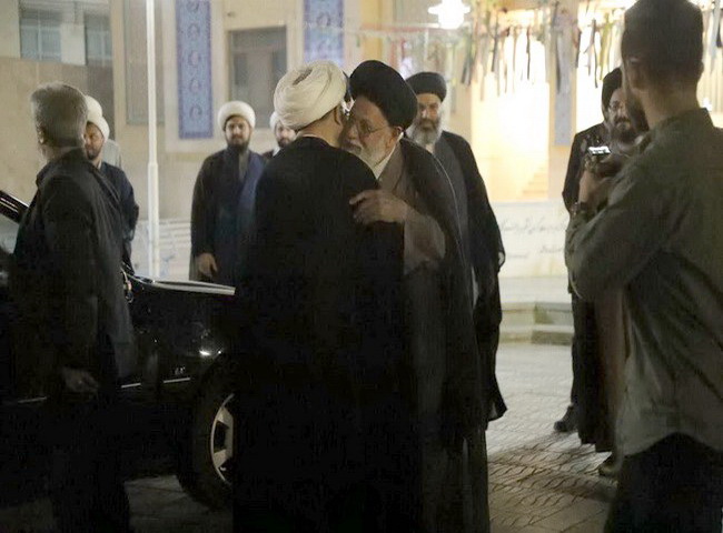 استقبال آیت الله سید مدرسی و سید حسين حسینی مدیر حوزه علمیه استان یزد و دیگر مسئولین نهادهای فرهنگی