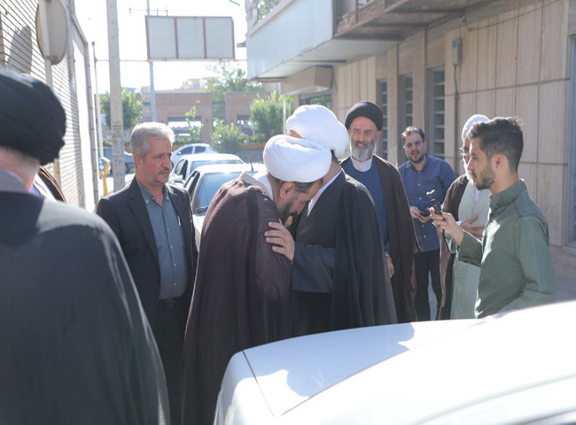حضور معظم له در دفتر ناصری نماینده ولی فقیه در استان، مسئولین حوزه علمیه نهادهای فرهنگی