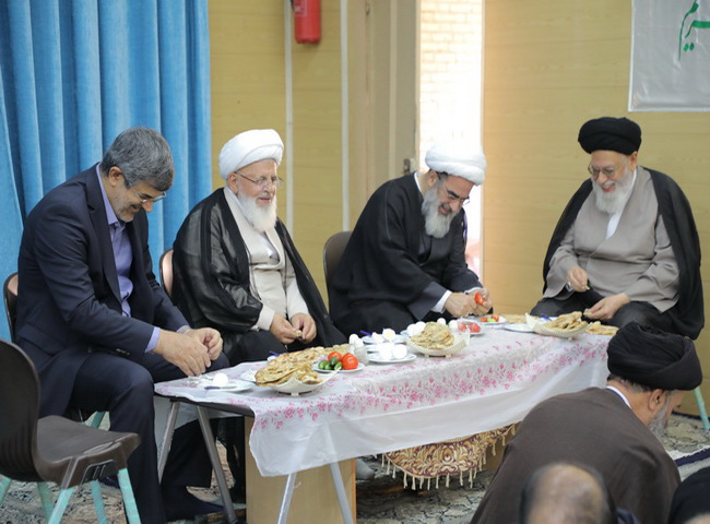 حضور معظم له در دفتر ناصری نماینده ولی فقیه در استان، مسئولین حوزه علمیه نهادهای فرهنگی