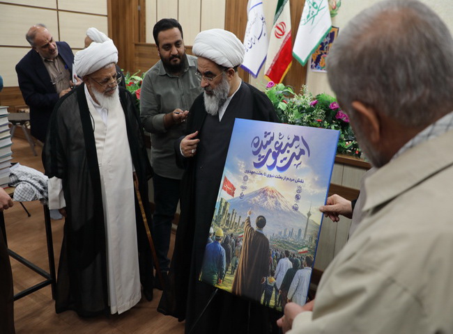 رونمایی از کتابها در همایش تجلیل از ممتازین حوزه علمیه یزد