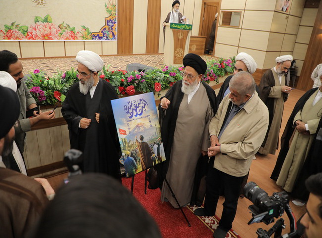 رونمایی از کتابها در همایش تجلیل از ممتازین حوزه علمیه یزد