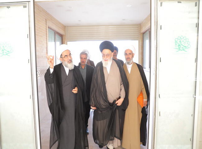بازدید از نمایشگاه  آثار علمی کتابهای حضرت آیت الله فاضل لنکرانی در یزد