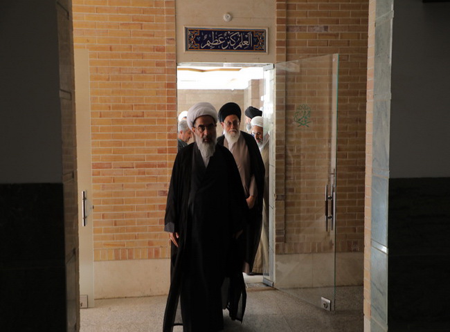 بازدید از نمایشگاه  آثار علمی کتابهای حضرت آیت الله فاضل لنکرانی در یزد