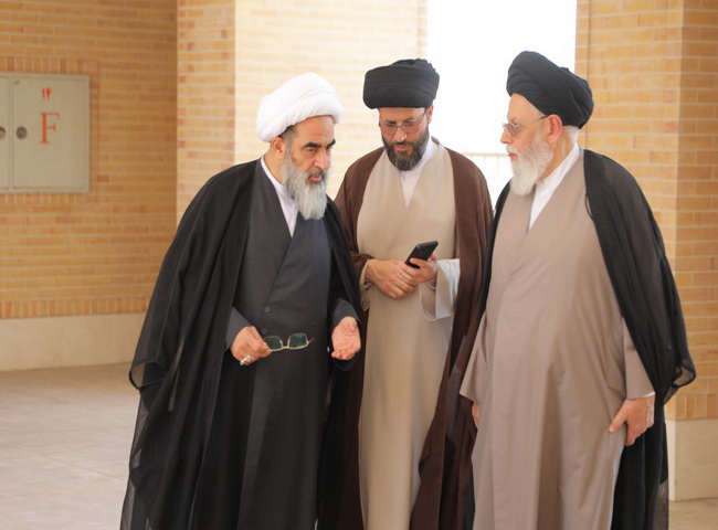 بازدید از نمایشگاه  آثار علمی کتابهای حضرت آیت الله فاضل لنکرانی در یزد