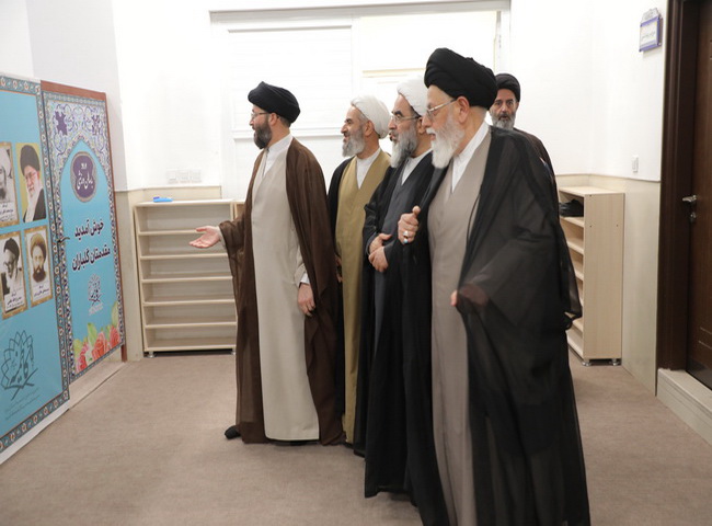 بازدید از نمایشگاه  آثار علمی کتابهای حضرت آیت الله فاضل لنکرانی در یزد