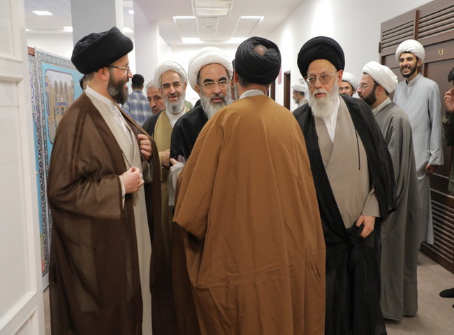 بازدید از نمایشگاه  آثار علمی کتابهای حضرت آیت الله فاضل لنکرانی در یزد