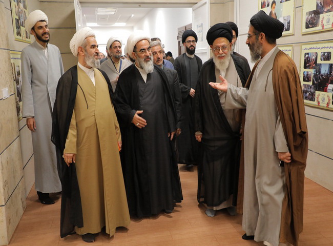 بازدید از نمایشگاه  آثار علمی کتابهای حضرت آیت الله فاضل لنکرانی در یزد