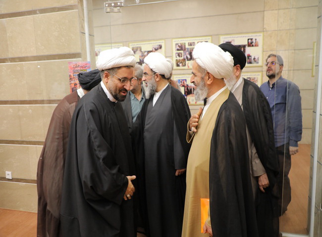 بازدید از نمایشگاه  آثار علمی کتابهای حضرت آیت الله فاضل لنکرانی در یزد