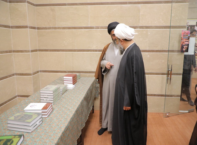 بازدید از نمایشگاه  آثار علمی کتابهای حضرت آیت الله فاضل لنکرانی در یزد