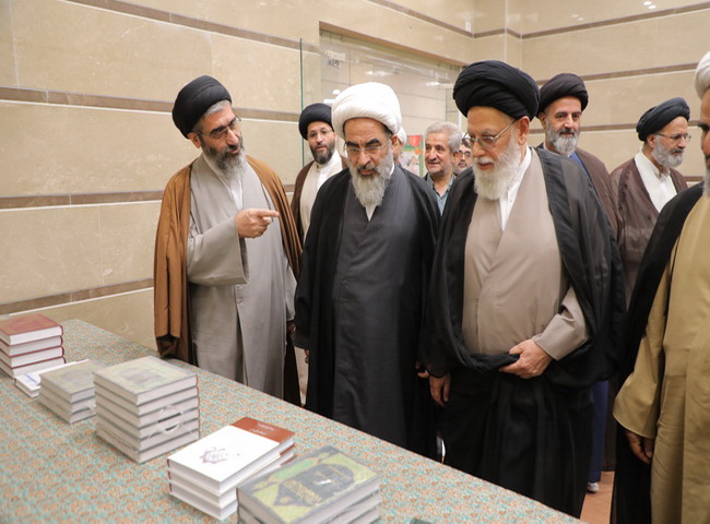 بازدید از نمایشگاه  آثار علمی کتابهای حضرت آیت الله فاضل لنکرانی در یزد
