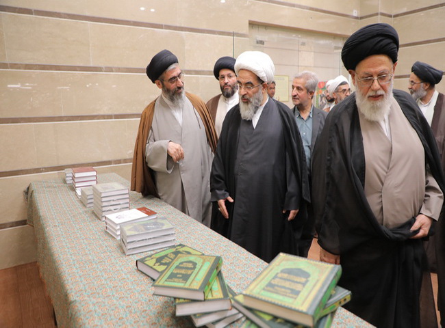 بازدید از نمایشگاه  آثار علمی کتابهای حضرت آیت الله فاضل لنکرانی در یزد