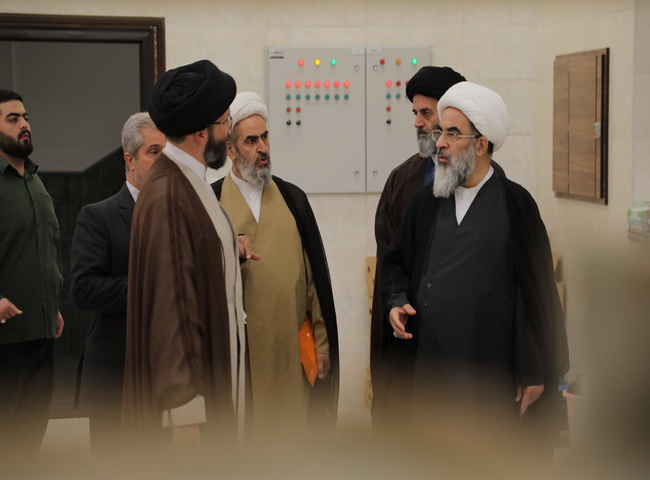 بازدید آیت‌الله فاضل لنکرانی از مخزن کتابخانه مدینة‌العلم کاظمیه یزد