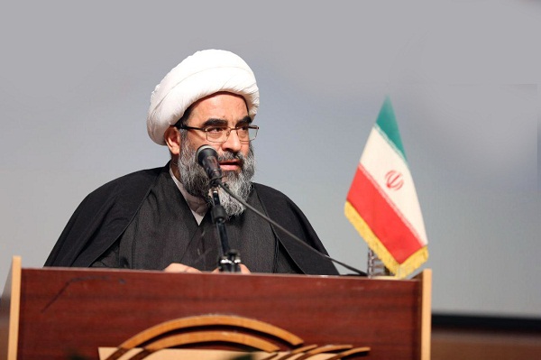 اگر یک مسئولی در نظام جمهوری اسلامی از قرآن فاصله داشته باشد، وجود او مخلّ و مضر به این نظام خواهد بود اگر یک مسئولی در نظام جمهوری اسلامی از قرآن فاصله داشته باشد، وجود او مخلّ و مضر به این نظام خواهد بود