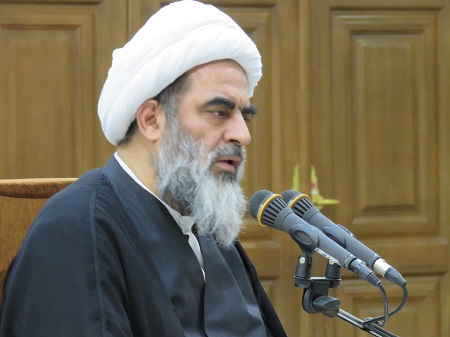 هدف دشمن این است که از خدا و دين و كتاب خدا قداستزدایی کنند هدف دشمن این است که از خدا و دين و كتاب خدا قداستزدایی کنند