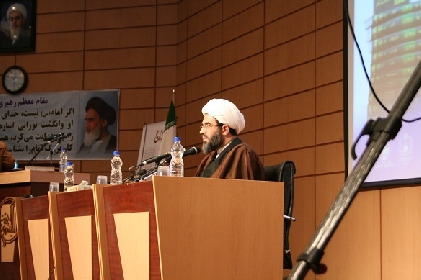 حوزههای علمیه اگر بخواهند حقیقت فقه را بچشند باید با فقه امام ارتباط داشته باشند