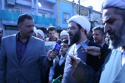 مصاحبه خبرنگار صداوسیما با حضرت آیت الله فاضل لنکرانی(دامت برکاته) در راهپیمایی یوم الله 22 بهمن