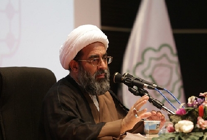 نمادهاي شهري را باید به نحوی طراحی کنیم که آن جوهر دین، آن زیبایی و هویت اصلی دین را به جامعهی امروز منتقل کنیم