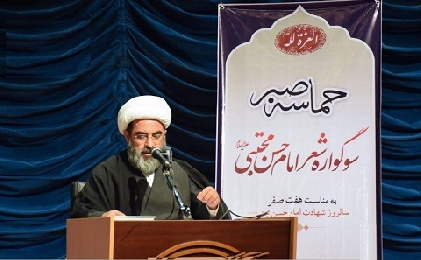 امكان ندارد یک شاعری با روایات مأنوس باشد، اما اشعاری بگوید که از آن بوي شرک و استخفاف استشمام شود