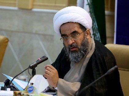 هر طلبهای در این عصر و زمان بايد نسبت به مسائل انقلاب حساس باشد