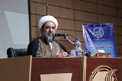 مرکز فقهی به دنبال جستجو از هویت اصلی حوزه و به دنبال پر کردن خلأهای این هویت ميباشد