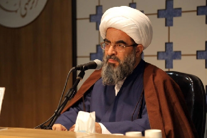 حراست از انقلاب بر همگان، خصوصاً بر روحانيت واجب است