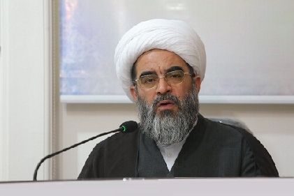 بر حسب خودِ آیات قرآن، همهی بشر مأمور به تدبر، تعقل و تفکّر در آیات قرآن هستند