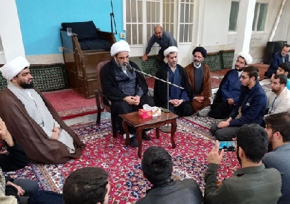 بايد با چراغ اهلبيت و با هدايت اهلبيت سراغ قرآن برويم