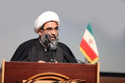 اگر یک مسئولی در نظام جمهوری اسلامی از قرآن فاصله داشته باشد، وجود او مخلّ و مضر به این نظام خواهد بود