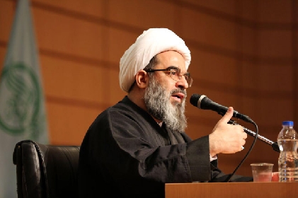 على الطلاب الحذر من النماذج المزورة/ ما لم يكن الانسان عالما لا يكون مهذبا