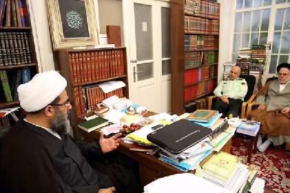 مجموعهی روحانیت كه در رأس آن مراجع تقلید هستند، از این نگرانیهای مردم و مشكلات آنها رنج میبرند