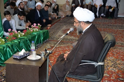 ركن اوّل حوزههاي شيعي قرآن و ركن دومش هم عترت پيامبر است، اين هويت حوزه است.