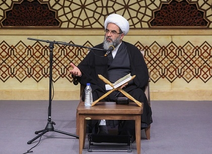 دنيا ظرف روشن شدن حقايق قرآن نيست/قرآن کریم جوانان را در برابر فضای مجازی واکسینه میکند