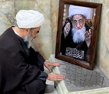 حضور آیت الله فاضل لنکرانی بر مزار آیت الله العظمی صافی گلپایگانی