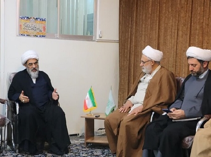 فقیهی که یک گوشه بنشیند و به هیچ دردی نخورد فائده ای نخواهد داشت